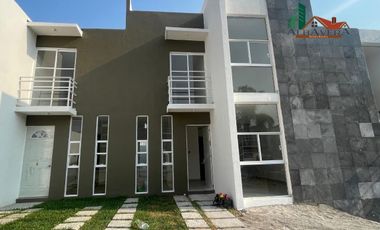 Casa en Venta en Emiliano Zapata en Condominio con Alberca