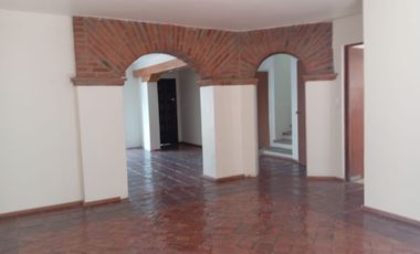 RENTO PRECIOSA Y CONFORTABLE CASA   EN HERMOSO CONJUNTO. LOMAS DE TECAMACHALCO.