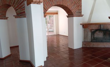 RENTO PRECIOSA Y CONFORTABLE CASA   EN HERMOSO CONJUNTO. LOMAS DE TECAMACHALCO.