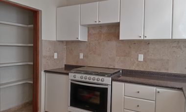 RENTO PRECIOSA Y CONFORTABLE CASA   EN HERMOSO CONJUNTO. LOMAS DE TECAMACHALCO.