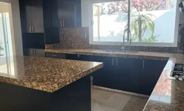 Casa en Renta en Lomas de Angelopolis II, Excelente Ubicación, Opción Premium , Cluster con Alberca, Gym y Salón para eventos