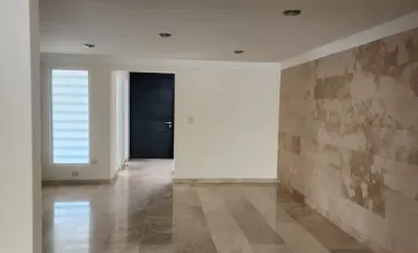 Casa en Renta en Lomas de Angelopolis II, Excelente Ubicación, Opción Premium , Cluster con Alberca, Gym y Salón para eventos