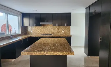 Casa en Renta en Lomas de Angelopolis II, Excelente Ubicación, Opción Premium , Cluster con Alberca, Gym y Salón para eventos