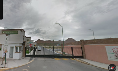 Casa en Fraccionamiento ubicada en Paseo de los Leones, con 3 recamaras y 120m2, A solo unos minutos de escuela Normal Superior.