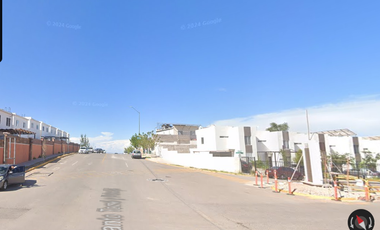 Casa en Fraccionamiento ubicada en Paseo de los Leones, con 3 recamaras y 120m2, A solo unos minutos de escuela Normal Superior.