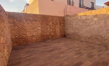 RENTO CASA SIN AMUEBLAR EN  ZIRÁNDARO, SAN MIGUEL DE ALLENDE