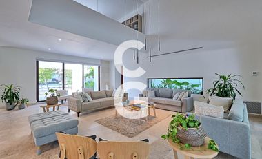 Casa en Venta en Cancun en Residencial Lagos del Sol con Alberca y Jardín