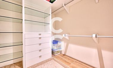 Casa en Venta en Cancun en Residencial Lagos del Sol con Alberca y Jardín