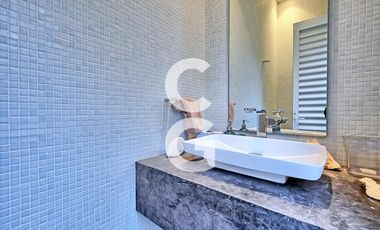 Casa en Venta en Cancun en Residencial Lagos del Sol con Alberca y Jardín