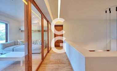 Casa en Venta en Cancun en Residencial Lagos del Sol con Alberca y Jardín