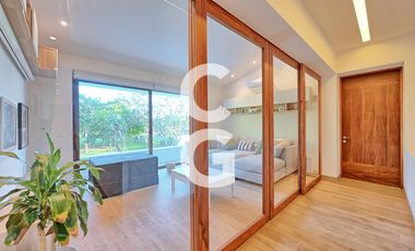 Casa en Venta en Cancun en Residencial Lagos del Sol con Alberca y Jardín