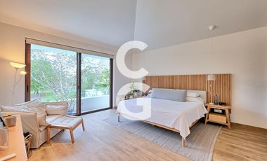 Casa en Venta en Cancun en Residencial Lagos del Sol con Alberca y Jardín