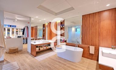 Casa en Venta en Cancun en Residencial Lagos del Sol con Alberca y Jardín