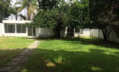 RESIDENCIA SUPER UBICADA A PRECIO DE TERRENO