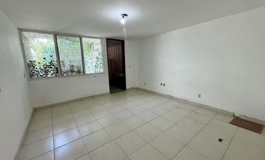 RESIDENCIA SUPER UBICADA A PRECIO DE TERRENO