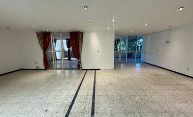 RESIDENCIA SUPER UBICADA A PRECIO DE TERRENO
