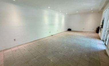 RESIDENCIA SUPER UBICADA A PRECIO DE TERRENO