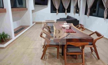 Venta de casa con vista a la peña y al lago