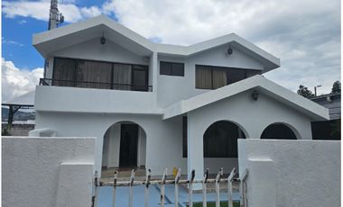 EN RENTA CASA DENTRO DE CONJUNTO FAMILIAR DE 3 CASA – SECTOR MIRASIERRA - VALLE DE LOS CHILLOS