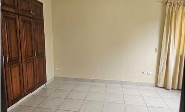 EN RENTA CASA DENTRO DE CONJUNTO FAMILIAR DE 3 CASA – SECTOR MIRASIERRA - VALLE DE LOS CHILLOS