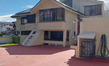 QUITO, sector Colegio Einstein, vendo propiedad de 533m2 de terreno y 397m2 de construcción