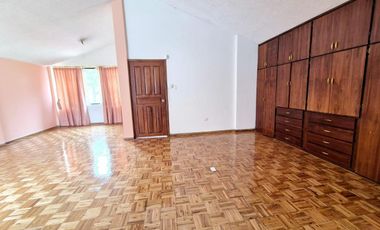 QUITO, sector Colegio Einstein, vendo propiedad de 533m2 de terreno y 397m2 de construcción