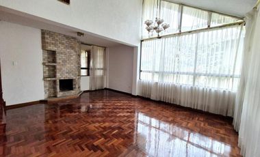 QUITO, sector Colegio Einstein, vendo propiedad de 533m2 de terreno y 397m2 de construcción