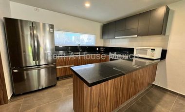 Rento amueblado pb en duplex altos de juriquilla 3 recamaras 3 baños 2 cocheras