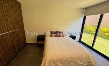 Rento amueblado pb en duplex altos de juriquilla 3 recamaras 3 baños 2 cocheras