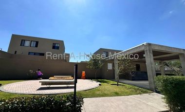 Rento amueblado pb en duplex altos de juriquilla 3 recamaras 3 baños 2 cocheras