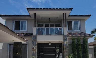En venta lujosa y moderna casa en Isla Mocoli