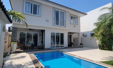 En venta lujosa y moderna casa en Isla Mocoli