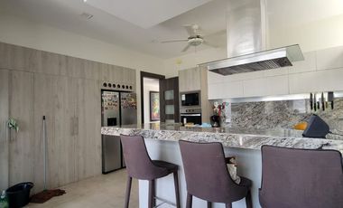 En venta lujosa y moderna casa en Isla Mocoli