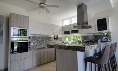 En venta lujosa y moderna casa en Isla Mocoli