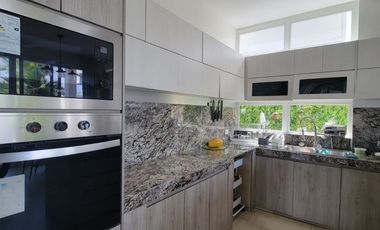 En venta lujosa y moderna casa en Isla Mocoli
