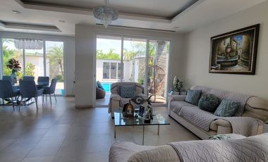 En venta lujosa y moderna casa en Isla Mocoli