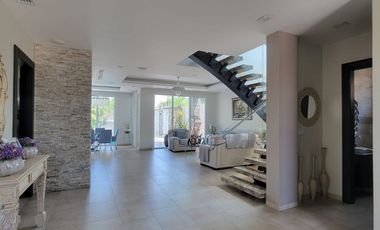 En venta lujosa y moderna casa en Isla Mocoli