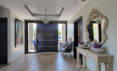 En venta lujosa y moderna casa en Isla Mocoli