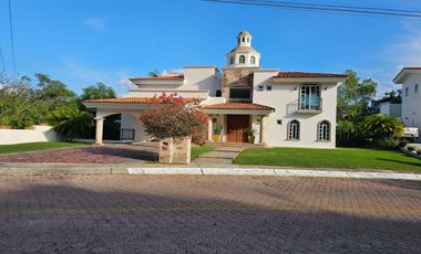 LAS CAÑADAS HERMOSA CASA EN VENTA A CAMPO DE GOLF CON ALBERCA Y LA MEJOR VISTA