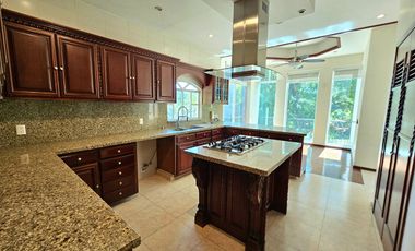 LAS CAÑADAS HERMOSA CASA EN VENTA A CAMPO DE GOLF CON ALBERCA Y LA MEJOR VISTA