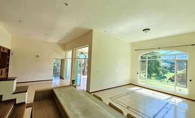 LAS CAÑADAS HERMOSA CASA EN VENTA A CAMPO DE GOLF CON ALBERCA Y LA MEJOR VISTA