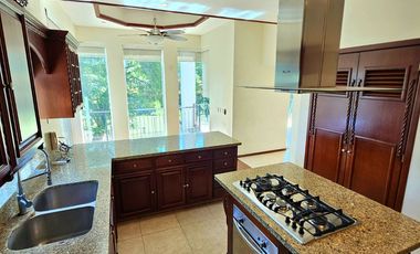 LAS CAÑADAS HERMOSA CASA EN VENTA A CAMPO DE GOLF CON ALBERCA Y LA MEJOR VISTA