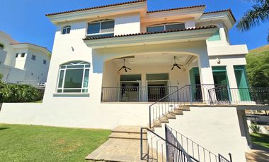LAS CAÑADAS HERMOSA CASA EN VENTA A CAMPO DE GOLF CON ALBERCA Y LA MEJOR VISTA