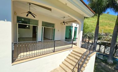 LAS CAÑADAS HERMOSA CASA EN VENTA A CAMPO DE GOLF CON ALBERCA Y LA MEJOR VISTA