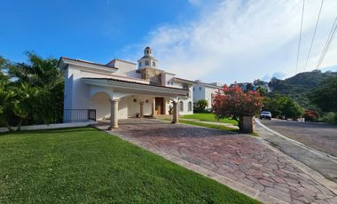 LAS CAÑADAS HERMOSA CASA EN VENTA A CAMPO DE GOLF CON ALBERCA Y LA MEJOR VISTA
