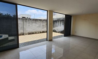Vendo amplia Casa en Mallorca Village, cerca del CC El Dorado 3 Dormitorios