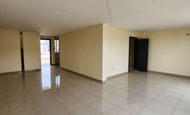 Vendo amplia Casa en Mallorca Village, cerca del CC El Dorado 3 Dormitorios