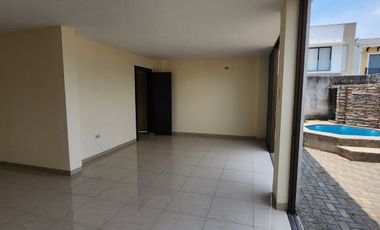 Vendo amplia Casa en Mallorca Village, cerca del CC El Dorado 3 Dormitorios