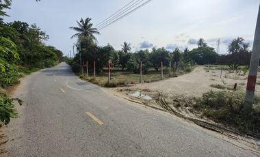 1-0-0 Rai | Owner Cut Corner Plot!  40 Meters Main Gov. Road Frontage