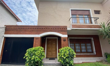 Venta casa 5 ambientes Castelar Apta Credito